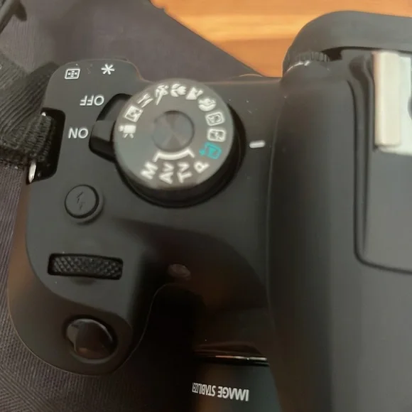 Canon EOS Rebel T7 WITH CASE, STRAP, AND CHARGER